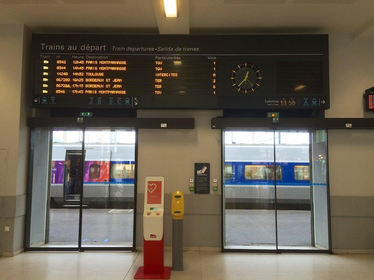 Abfahrtstafel in Hendaye