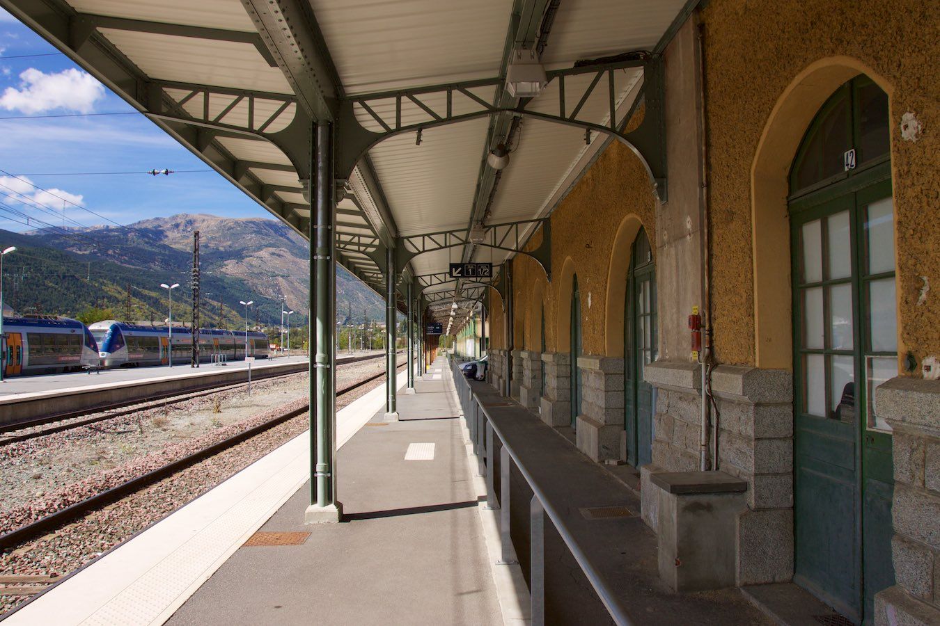 Hausbahnsteig am Bahnhof La Tour de Carol