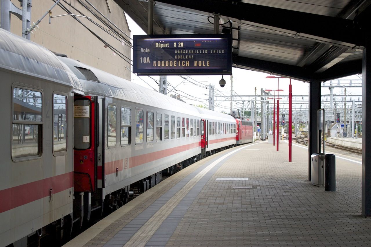 Intercity im Bahnhof Luxemburg