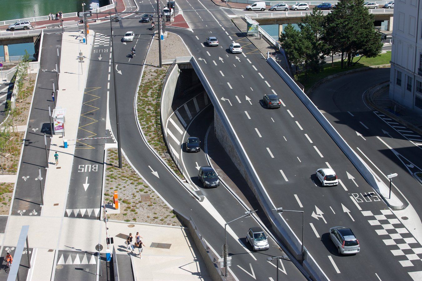 Blick auf die Rhône-seitige Tunneleinfahrt